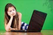Dziewczyna przy laptopie Dziewczyna przy laptopie